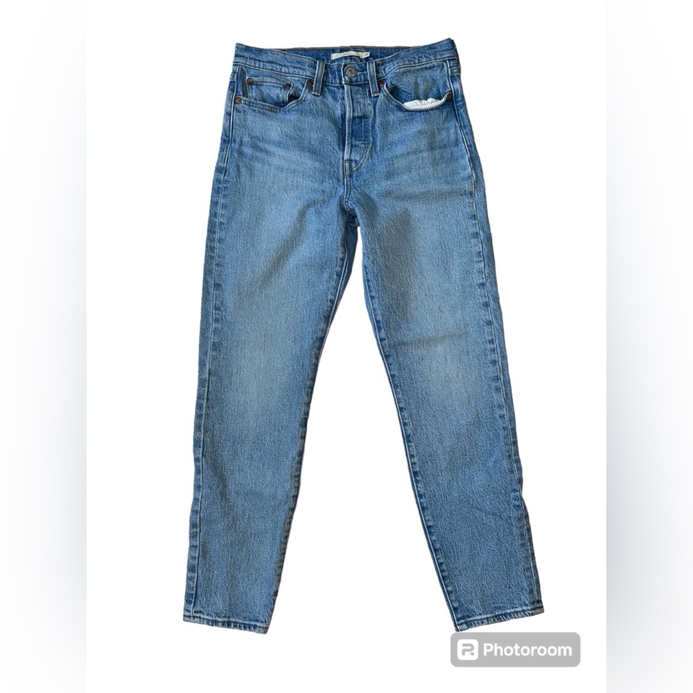 Levi’s “big E” vintage high rise wedgie premium light blue denim jeans size 27